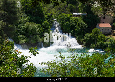 Nationalpark Krka Kroatien Europa. Schönen sonnigen Sommertag. Schön im Freien foto von Natur und Landschaft. Seen, Flüsse und Wasserfälle. Ruhig, peacef Stockfoto