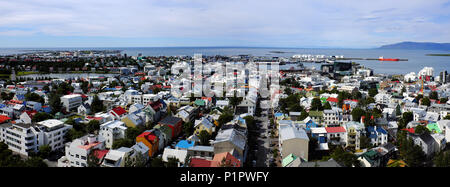 Blick auf Reykjavik vom Turm der Kirche Hallgrímskirkja, Reykjavik, Island Stockfoto