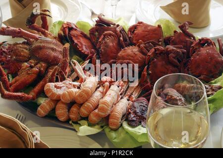 Sanxenxo; Restaurante 'Mesón Don Camilo"; Bandeja de Marisco. Stockfoto