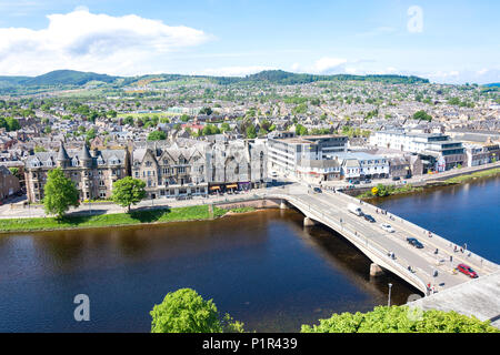 Blick auf die Stadt von der Burg von Inverness über den Fluss Ness, Inverness, Highland, Schottland, Vereinigtes Königreich Stockfoto