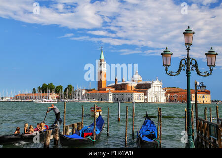 San Giorgio Maggiore Insel von Piazza San Marco in Venedig gesehen. Venedig befindet sich in einer Gruppe von 117 kleine Inseln, die durch getrennt werden Stockfoto