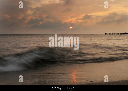 Kühlungsborn, Deutschland, Sonnenaufgang über der Ostsee Stockfoto