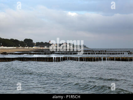 Kühlungsborn, Deutschland, mit Blick auf die Steilküste von Kuehlungsborn-West Stockfoto