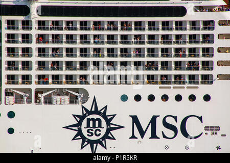 Detail des MSC Kreuzfahrtschiff durch Canal San Marco in Venedig, Italien. MSC ist die weltweit zweitgrößte Reederei in Bezug auf die Container vesse Stockfoto