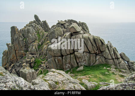 Treen Cliff und Logan Rock, Cornwall, Großbritannien Stockfoto