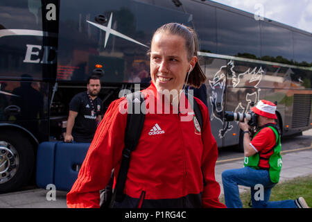 Newport, Wales. 12 Juni, 2018. Wales' Laura O'Sullivan kommt an Spytty Park vor der FIFA Frauen-WM-Qualifikationsspiel gegen Russland. Stockfoto