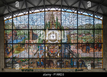 Glasmalerei Wandmalerei in der Bilbao-Abando Railway Station; Bilboa, Vizcaya, Pais Vasco, Spanien Stockfoto