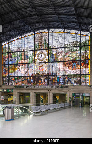 Glasmalerei Wandmalerei in der Bilbao-Abando Railway Station; Bilboa, Vizcaya, Pais Vasco, Spanien Stockfoto