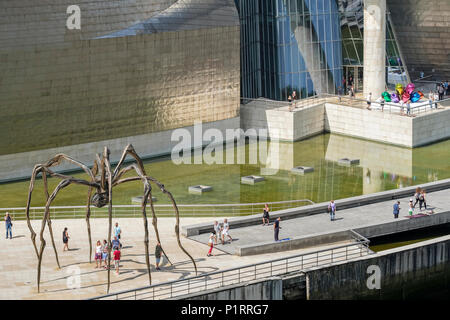 "Aman", eine riesige Spinne Skulptur von Louise Bourgeois, außerhalb des Guggenheim Museum, Bilbao, Vizcaya, País Vasco, Spanien Stockfoto