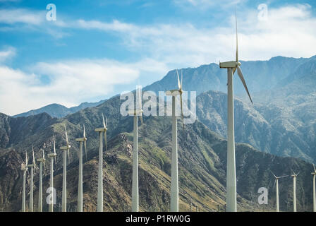 Wind Farm in der Nähe von Palm Springs, Kalifornien, Vereinigte Staaten von Amerika Stockfoto