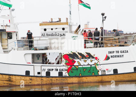 Spanien. 12 Juni, 2018. Die Boote Al-Awda (Die Rückkehr) und Freiheit (Freiheit) der Freiheit Flottille Ankunft im Hafen von Gijón. Die Navigation begann Mitte Mai in skandinavischen Häfen, seine früheren stop La Rochelle (Frankreich). Die Kampagne eine würdige Zukunft für Palästina Herausforderungen der illegalen und unmenschlichen Blockade des Streifens Credit: Mercedes Menendez/Pacific Press/Alamy leben Nachrichten Stockfoto