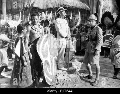 Original Film Titel: SANDERS AUF DEN FLUSS. Englischer Titel: SANDERS AUF DEN FLUSS. Film Regie: Zoltan Korda. Jahr: 1935. Stars: LESLIE BANKS; PAUL ROBESON; NINA MAE MCKINNEY. Credit: KORDA/Album Stockfoto