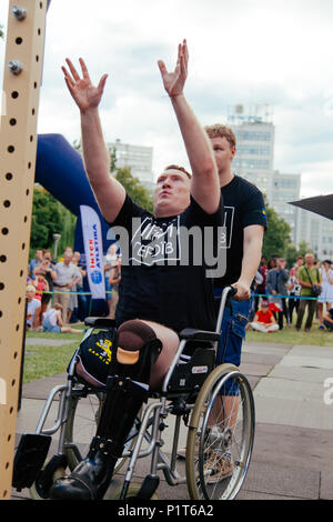 Unter der Marke "Spiele für Helden" - die Bühne des Sports crossfit aller ukrainischen Wettbewerbe für Veteranen des Krieges in Charkow am 9. Juni Stockfoto