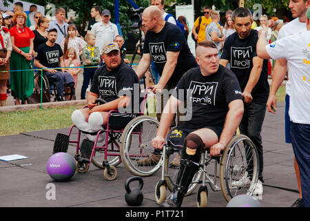 Unter der Marke "Spiele für Helden" - die Bühne des Sports crossfit aller ukrainischen Wettbewerbe für Veteranen des Krieges in Charkow am 9. Juni Stockfoto