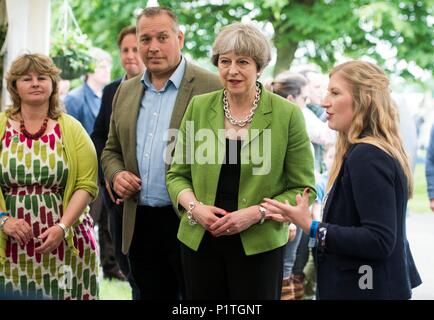 PM Theresa May besucht die Badewanne und West am Tag der Eröffnung 31/05/17. Stockfoto