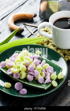 Aalaw oder Alua, traditionelle Süßigkeit süßes Dessert Stockfoto