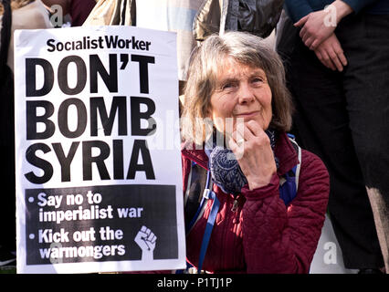 Protest durch die Londoner fragt nach einem Stopp der Bombenangriffe in Syrien 29. April 2018 Stockfoto