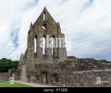 Die alte Querschiff der Kilwinning Katrin in Schottland jetzt in Ruinen. Stockfoto