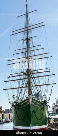 Die Masten und die takelage eines großen Segelschiff im Hafen von Hamburg, Deutschland, Juni 2018 Stockfoto