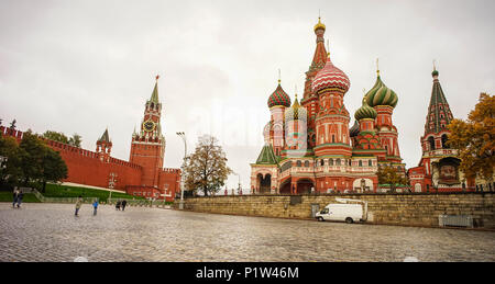 Moskau, Russland - Nov 4, 2016. Moskauer Kreml und dem Roten Platz entfernt. Kreml ist eine große befestigte zentralen Komplex in der historischen russischen Städten gefunden. Stockfoto