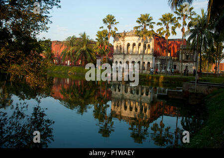 Der Baro Sardar Bari in Sonargaon. Es ist eines der schönsten Beispiele einer Wohnanlage der Kolonialzeit, erbaut auf den Ruinen einer früheren Musli Stockfoto