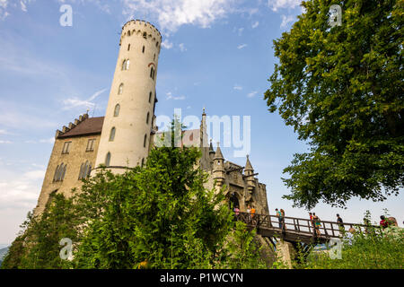 Schloss Lichtenstein (Schloss Lichtenstein), ein Schloss im neugotischen Stil mit Blick auf die echaz Tal in der Nähe von Honau, Reutlingen gebaut, im Schwäbischen Stockfoto