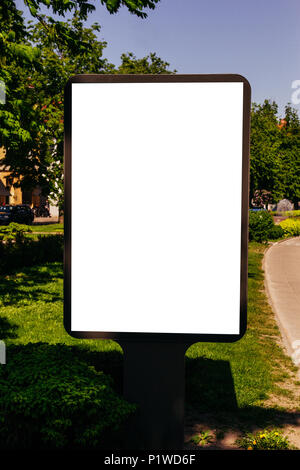 Mock-up. Leeren Plakatwand im Freien, Außenwerbung, öffentlichen Infotafel in der Stadt Stockfoto