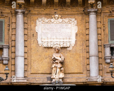 Der Quattro Canti, oder Piazza Villena, in Palermo mit barocken Verzierungen Stockfoto