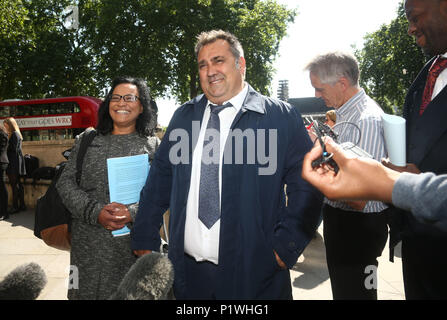 Ehemalige Pimlico Klempner Mitarbeiter Gary Smith verlässt die britische Supreme Court, Parliament Square, London, nach dem Urteil im Fall Klempner Verträge, was gesagt wird, "enorme Konsequenzen für die gig Wirtschaft. Stockfoto