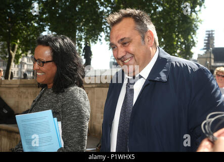 Ehemalige Pimlico Klempner Mitarbeiter Gary Smith verlässt die britische Supreme Court, Parliament Square, London, nach dem Urteil im Fall Klempner Verträge, was gesagt wird, "enorme Konsequenzen für die gig Wirtschaft. Stockfoto