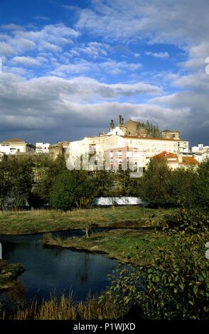 Spanien - Extremadura - Tierra de Plasencia (Kreis) - caceres. Plasencia, Vista con Catedral y río Jerte. Stockfoto