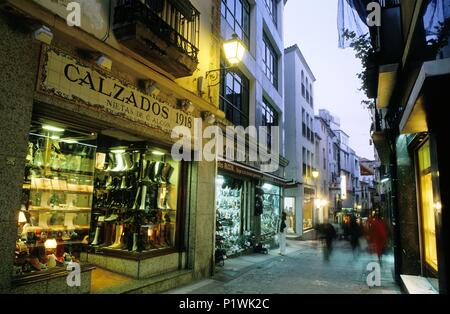 Spanien - Extremadura - Tierra de Plasencia (Kreis) - caceres. Plasencia; Calle Talavera (Comercial) en zona Antigua. Stockfoto