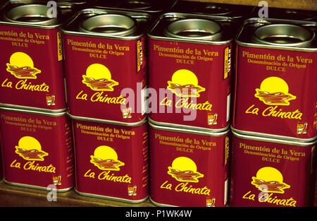 Spanien - Extremadura - Tierra de Plasencia (Kreis) - caceres. Plasencia; Latas de pimentón cacereño/Comarca de la Vera. Stockfoto