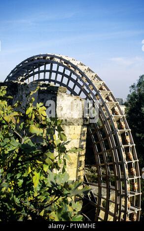 Alte arabische Wasserrad am Fluss Guadalquivir. Stockfoto