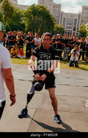 Unter der Marke "Spiele für Helden" - die Bühne des Sports crossfit aller ukrainischen Wettbewerbe für Veteranen des Krieges in Charkow am 9. Juni Stockfoto