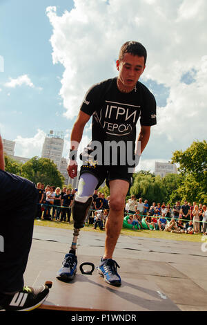 Unter der Marke "Spiele für Helden" - die Bühne des Sports crossfit aller ukrainischen Wettbewerbe für Veteranen des Krieges in Charkow am 9. Juni Stockfoto