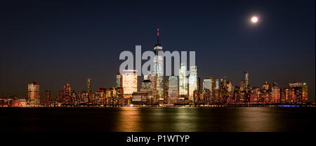 New York Skyline von Newport Stockfoto