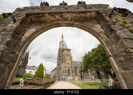 Basilique Notre Dame, Le Folgoet, Finistère, Bretagne, Frankreich. Stockfoto