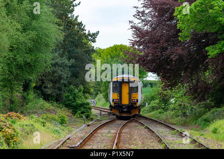 Doppel Bahnstrecke in Single Track, East Suffolk Strang, Leiston, Suffolk, Großbritannien. Stockfoto