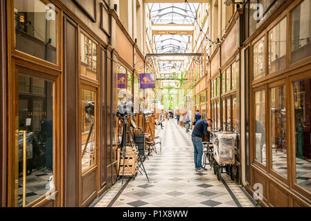 Die Passage du Grand Cerf im 2nd. Arrondissement ist eine der berühmten überdachten Passagen von Paris. Paris, Frankreich Stockfoto