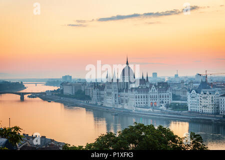 Die Budapester Parlament Gebäude ist der drittgrößte Parlamentsgebäude der Welt. Stockfoto