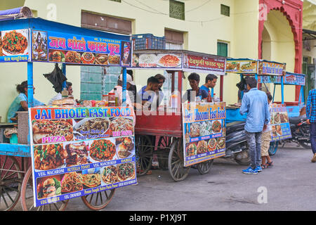 Straßenhändler, Essen in Pushkar, Indien. Stockfoto