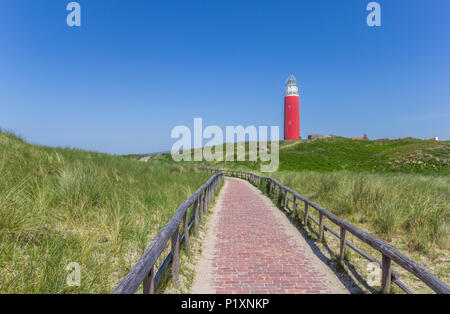 Weg zum Leuchtturm auf der Insel Texel, Holland Stockfoto