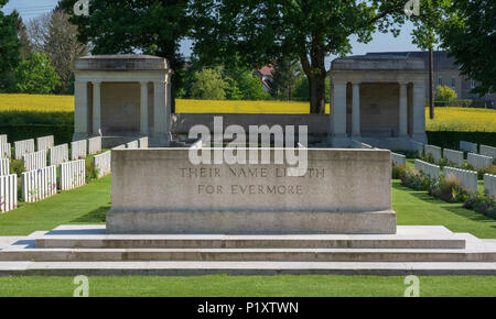 Stein der Erinnerung an Delville Holz Friedhof, Somme, Frankreich Stockfoto