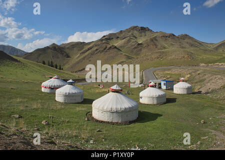 Kasachische Jurten in der Nähe von Sayram See, Xinjiang, China Stockfoto