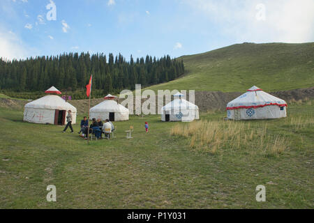 Kasachische Jurten in der Nähe von Sayram See, Xinjiang, China Stockfoto