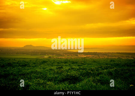 Edinburgh Holyrood Park Blick bei Sonnenuntergang Landschaft Edinburgh Holyrood Panorama bei Sonnenuntergang in Schottland Travel Concept Stockfoto