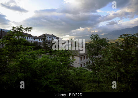 Gjirokastra, Albanien, Blick auf die Daecher der Stadt Stockfoto