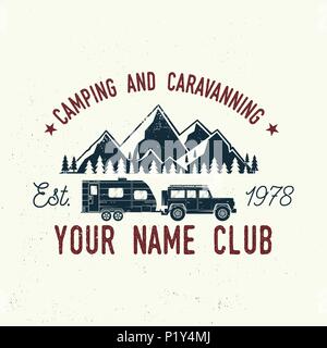 Reisemobil und Caravaning Club. Vector Illustration. Konzept für Hemd oder Logo, Print, Stempel oder T-Stück. Vintage Typografie Design mit Camper Trailer und Mou Stock Vektor