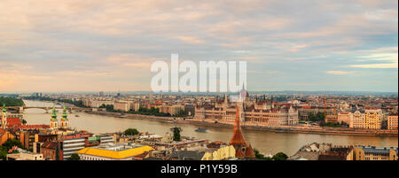 Die Budapester Parlament Gebäude ist der drittgrößte Parlamentsgebäude der Welt. Stockfoto